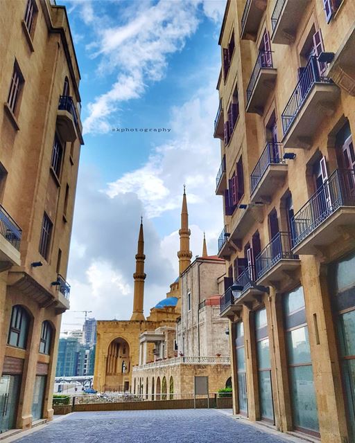 ترحلين على الكلمات إلى الأحراج. تقتربينمن الصخور فتُصبح مرايا. يصير الندى... (Beirut, Lebanon)