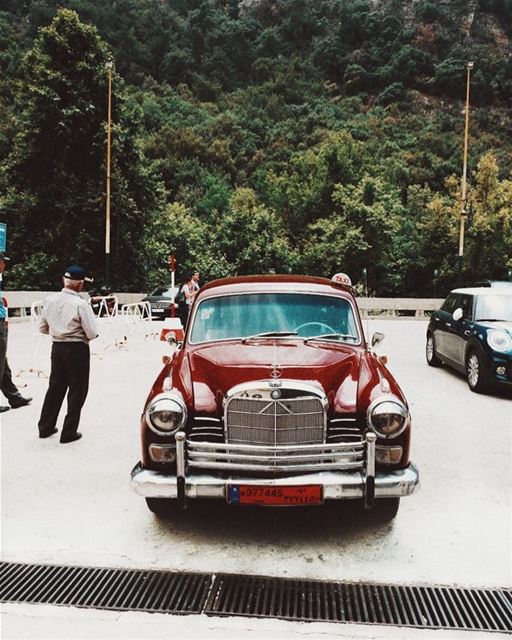 "تكسي بياخدك لأيام زمان" 📣The ride of the golden times vintage... (مغارة جعيتا لبنان)