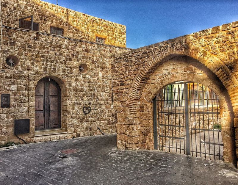 حارة صور القديمة المجد والتاريخ  insta_lebanon  tyre  livelovejnoub ... (Tyre, Lebanon)