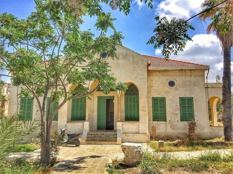 حبكِ أسوأ عاداتي والعادات السيئة لا تموتبنيت فوق رمال العشق قصوراًبنيت ب (Tyre, Lebanon)