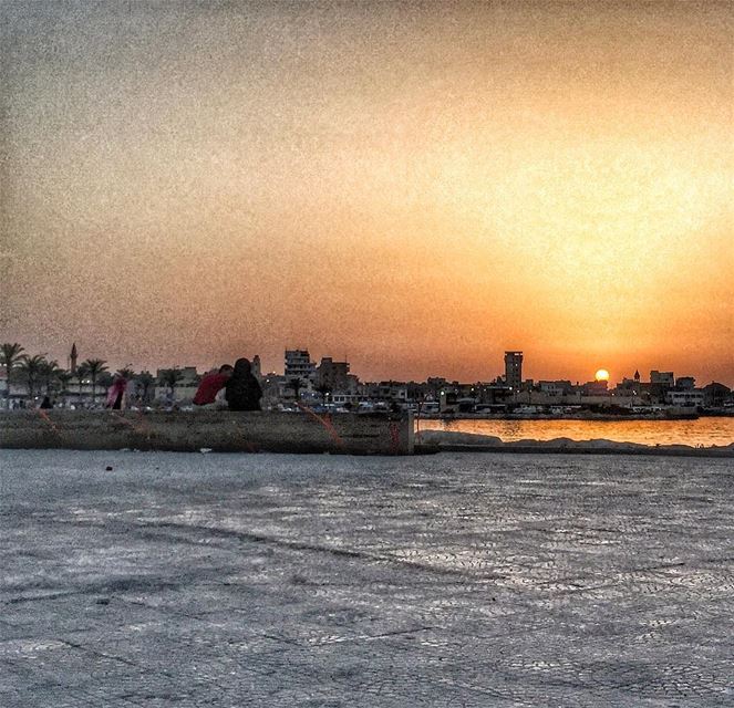 رايّح اسرقلك غابة اسرقلك جان وعّلق على سجر البحر عود المرجان لو نقدك كان مد (Tyre-Sour At Beach)