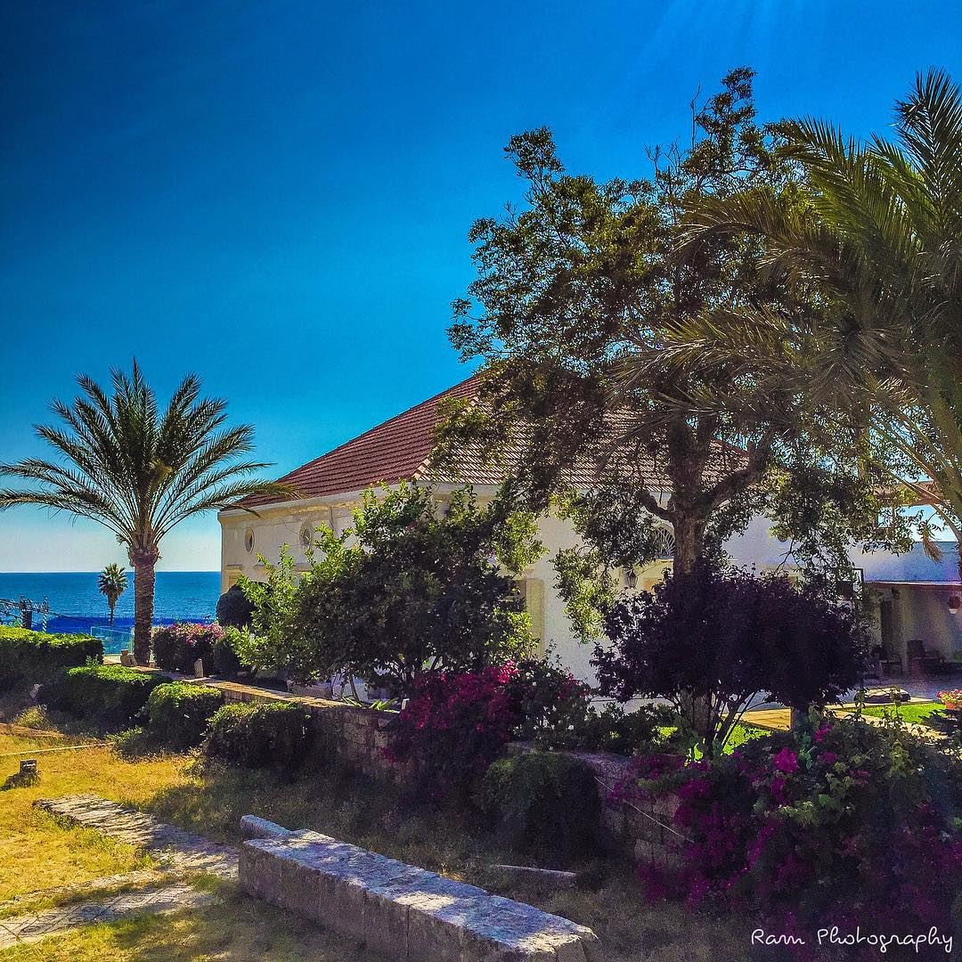 شو مشتاق لبيت صغير..وإنت تحبّيني مش أكتر...وشبابيك الالفة تضوي وبواب الحيرة (Byblos, Lebanon)