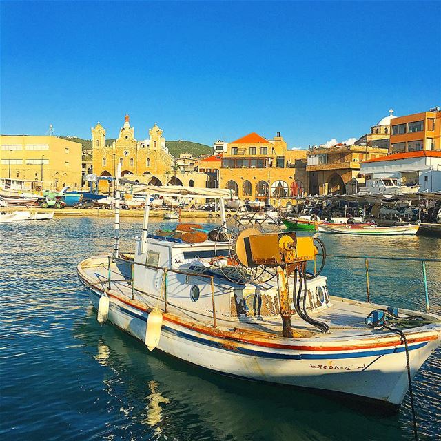 " عندك بحرية يا ريس...سمر وشرقية يا ريس...والبحر كويس يا ريس...وصلني حبيبي... (Mina-batroun)