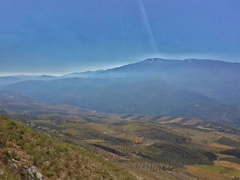 عندما تهب الرياح لا تختبئ في الاقبية 👌👌  جبل_الشيخ  lebanon ... (Mount Hermon)