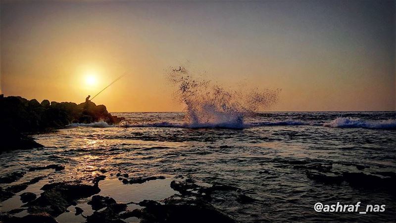 في بحار تئن فيها الرياحضاع فيها المجداف والملاح...كم أذل الفراق منا لقاء... (Tyre, Lebanon)