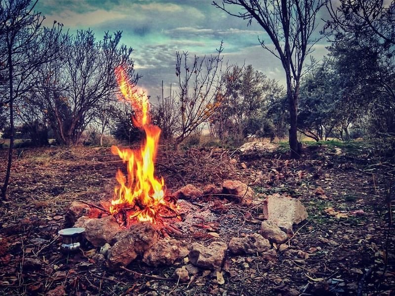 في موقده وفي نار نبقى انا وحبيبي ...Credits to @firassafwan Hermel ... (El Hermel, Béqaa, Lebanon)