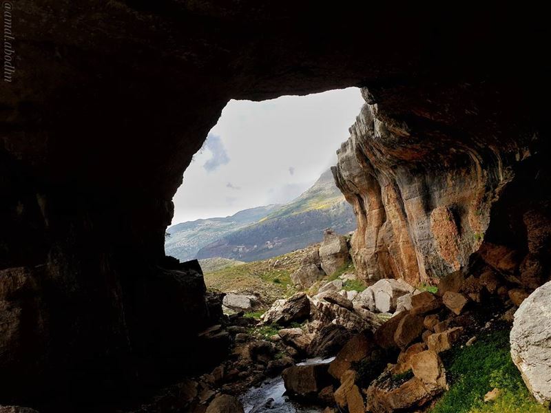 قد يأتي الغفران لطفل يخاف من العتمة،، لكن لا احد يسامح الرجل الذي يخاف النو (Ra'S Al Matn, Mont-Liban, Lebanon)