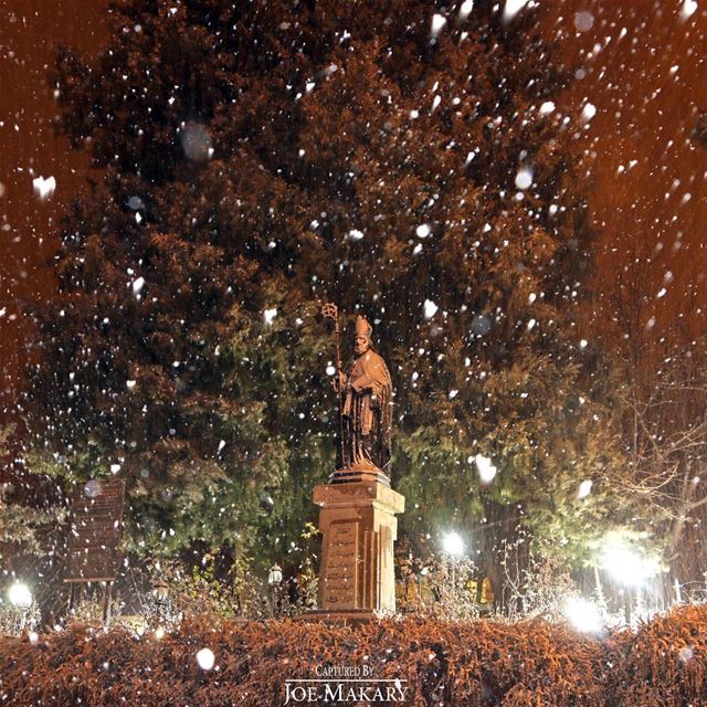 قديس من بلادي العلامة البطريرك الدويهي ehden  snow  night  light ...