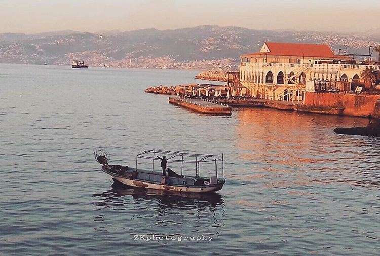 لماذا نحاول هذا السفرو قد جرّدتني من البحر عيناكو اشتعل الرمل فينا .. ل (Ain El Mreisse, Beyrouth, Lebanon)