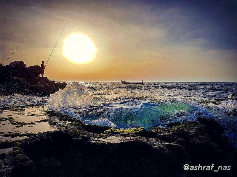 متى ستعرف كم أهواك يا أملاًأبيع من أجله الدنيا وما فيها...لو تطلب البحر ف (Tyre, Lebanon)