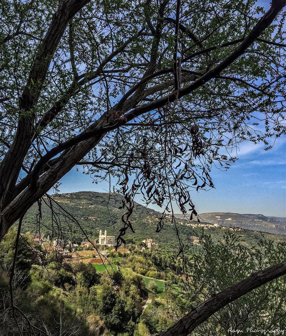 مطرحك بقلبي.. وعيوني ما بتخبّي______________________________ lebanon ... (Jezzîne, Al Janub, Lebanon)