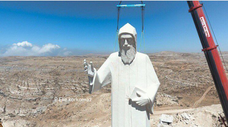 من اقوال القديس شربل " العالم عم يغرق بالظلام و انتو نور العالم " التي تم ر (Faraya, Mont-Liban, Lebanon)