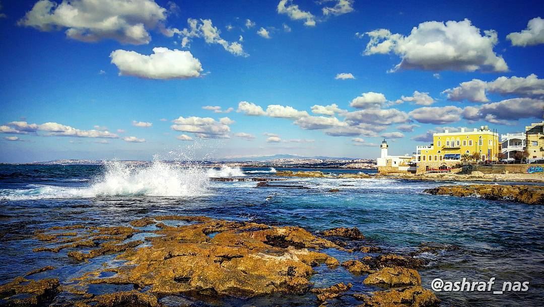 من يوم اللي تكوّن يا وطني الموج كنا سوا...ليوم اللي بيعتق يا وطني الغيم رح (Tyre, Lebanon)