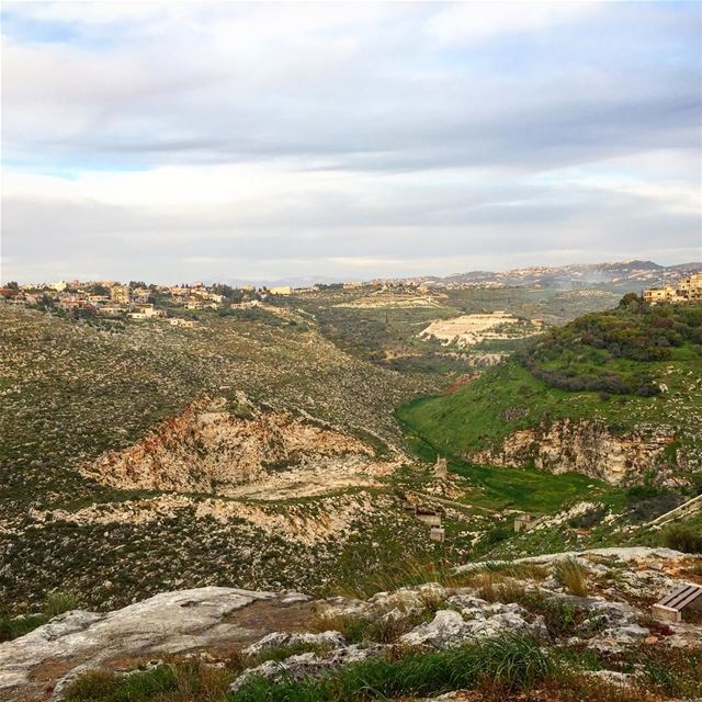 منظر جنوبي ⛰🇱🇧 mountains  southlebanon  beautiful  view  livelovesouth ... (South of Lebanon)