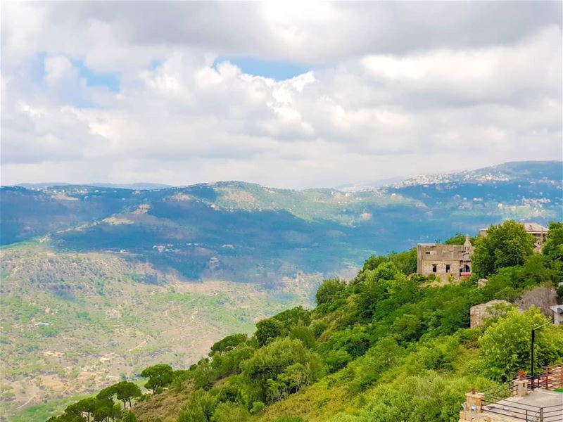 هون السما قريبي ... 🇱🇧... (Bhamdoûn, Mont-Liban, Lebanon)