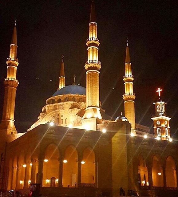 ولد الهدى فالكائنات ضياء .. وفم الزمان تبسم وسناء   mosque  downtown ...