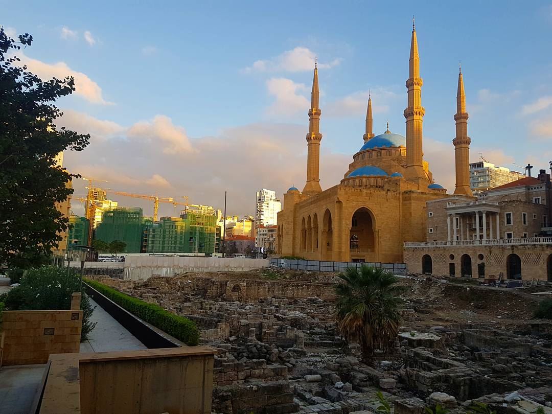 يا بيروت يا ست الدنيا.. يا بيروت نعترف أمام الله الواحد أنّْا كنا منك نغ (Downtown Beirut)