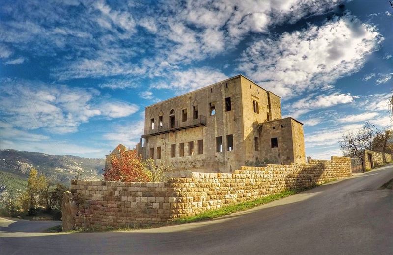 يا ريتنا متل.. ما كنّا من قبل.. من قبل ما الوقت قطعنا و راح (Salima, Mont-Liban, Lebanon)