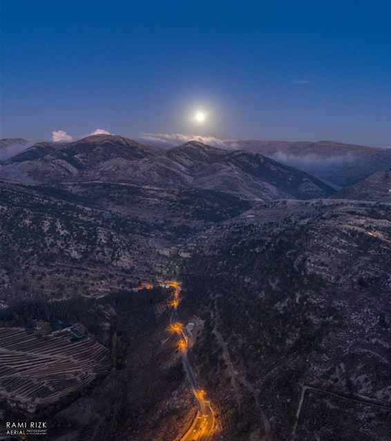 يا قمر مشغرة 🌚... jezzine  lebanon  dji  drones  quadcopter  aerial ... (Jezzîne, Al Janub, Lebanon)