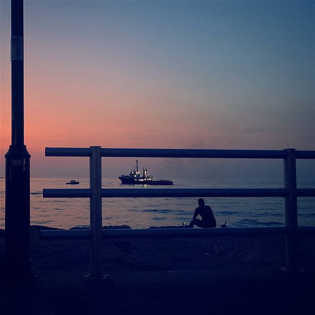 ᴄᴀʟᴍ sᴜɴsᴇᴛ 🚢 🚢 (Saïda, Al Janub, Lebanon)